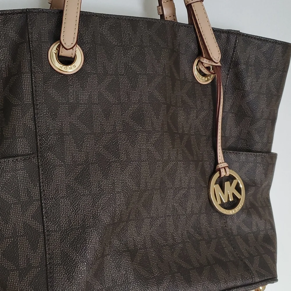 Michael Kors Signature Jet Set Travel Shoulder Bag - Picture 3 of 12